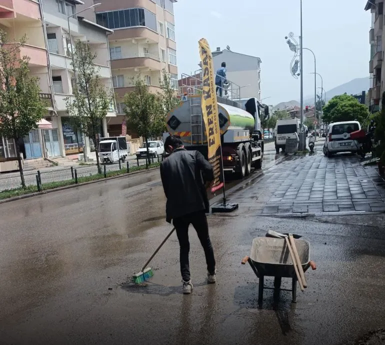 Oltu Belediyesi Bahar Temizliği Hız Kesmeden Devam Ediyor