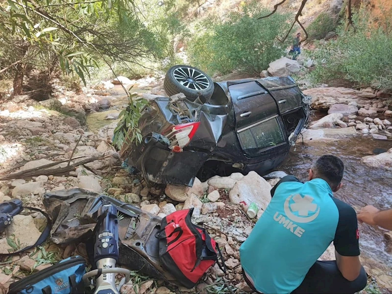 200 metreden dereye uçan otomobilin sürücüsü öldü