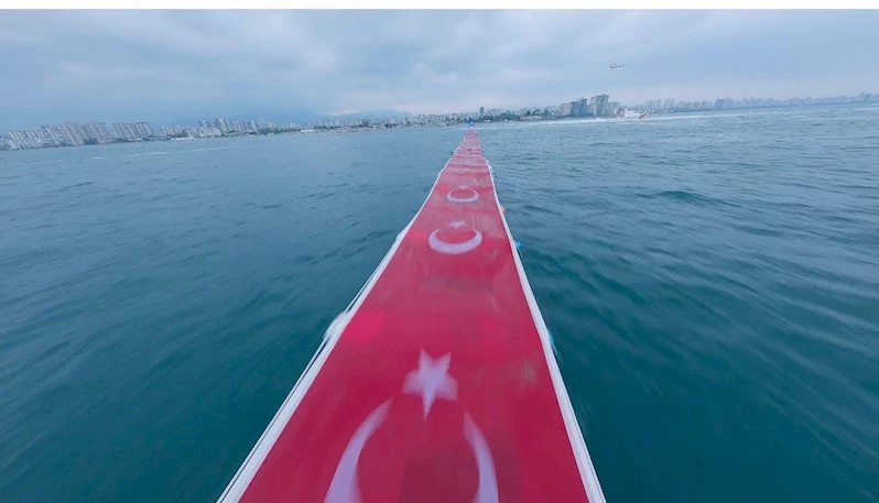 Kabotaj Bayramı’na özel 1 kilometrelik Türk bayrağı