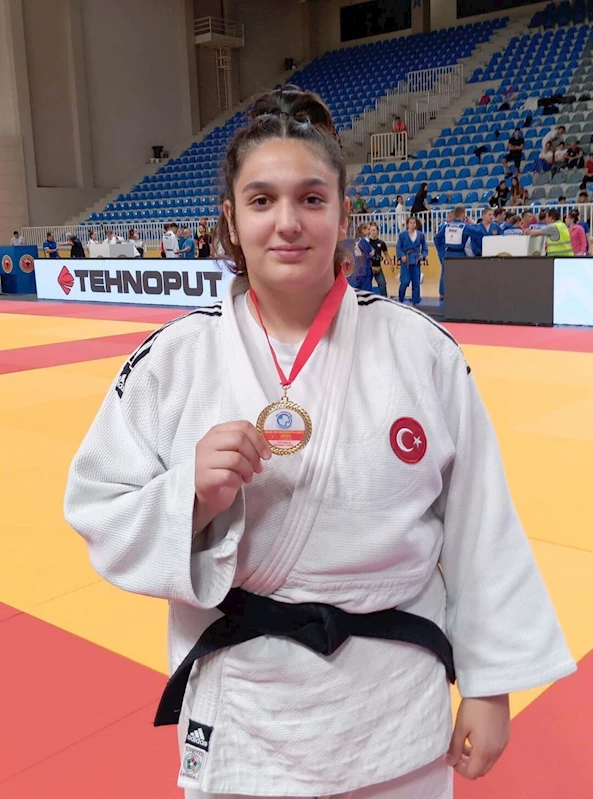 Yunusemreli Irmak judoda Balkanları fethetti