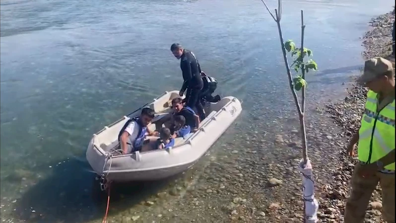 Dicle Nehri’nde piknik yaparken mahsur kalan 4 kişiyi AFAD kurtardı