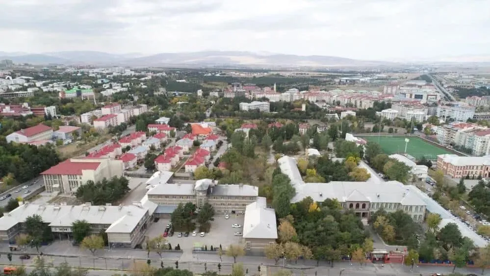 Milli Savunma Bakanı ile Erzurum Lisesi