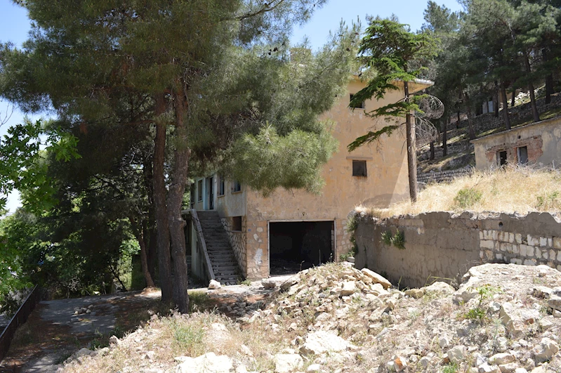 Mardin’de bağımlılarının meskeni haline gelen metruk yapılara taziye evi ya da mahalle konağı talebi