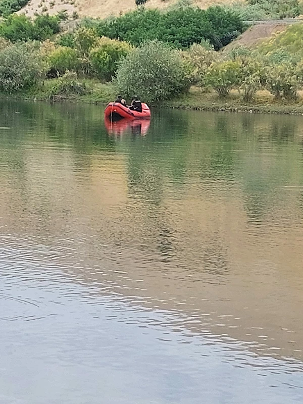 14 yaşındaki Burak, serinlemek için girdiği nehirde kayboldu