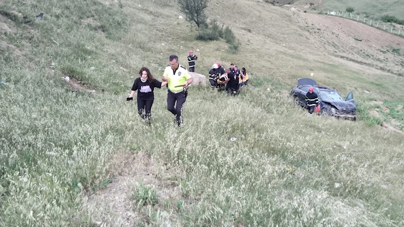 Polis yaralıyı elinden tutarak ambulansa kadar götürdü