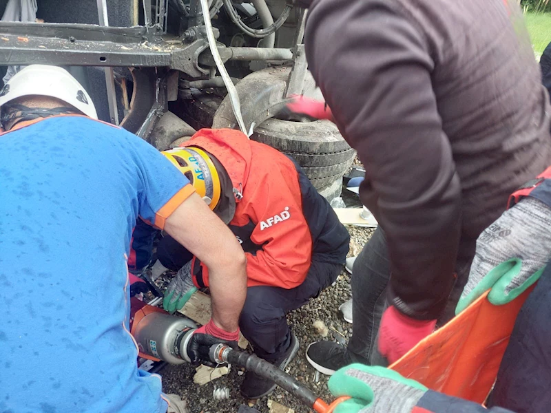 Bitlis’te yolcu otobüsü ile kamyon çarpıştı: 2 ölü, 4’ü ağır 30 yaralı / Ek fotoğraflar