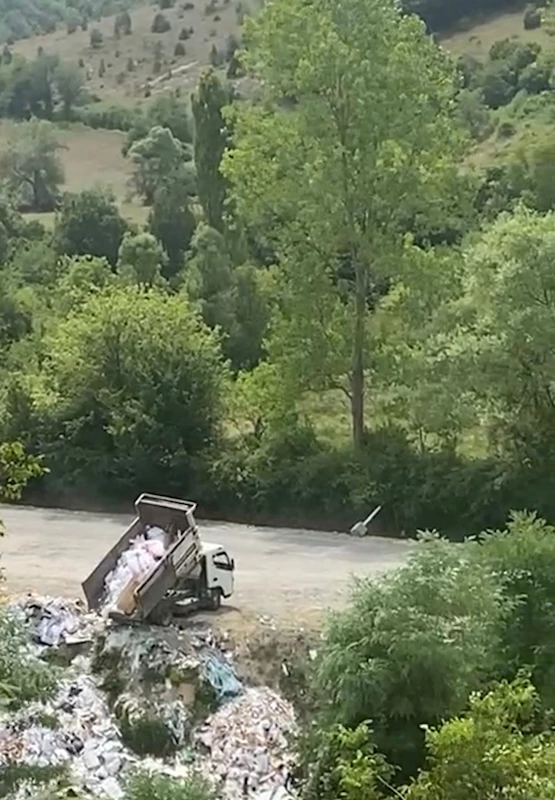 Dereye hafriyat döken kamyoneti görüntülediler, jandarma çalışma başlattı