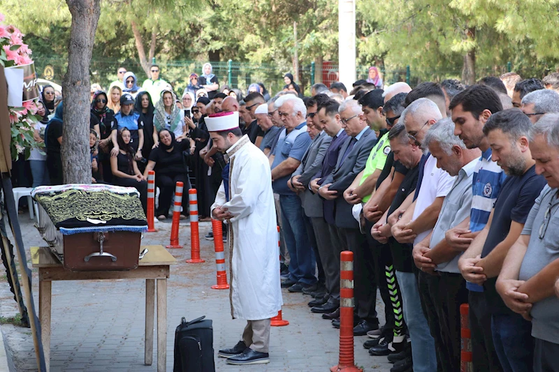 Tur otobüsü kazasında ölen 11 yaşındaki Melisa, son yolculuğuna uğurlandı