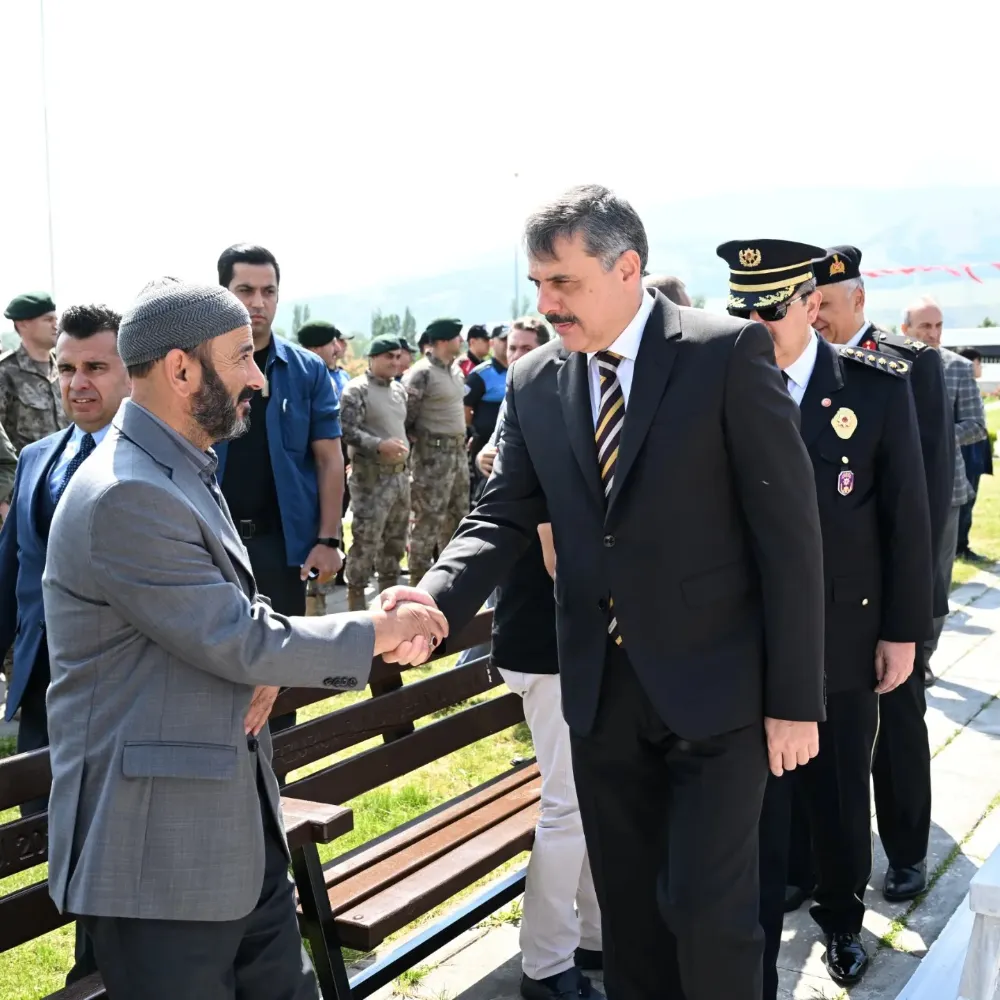 Erzurum Valisi Mustafa Çiftçi, Şehitlik Ziyaretlerinde Dualarla Anıldı