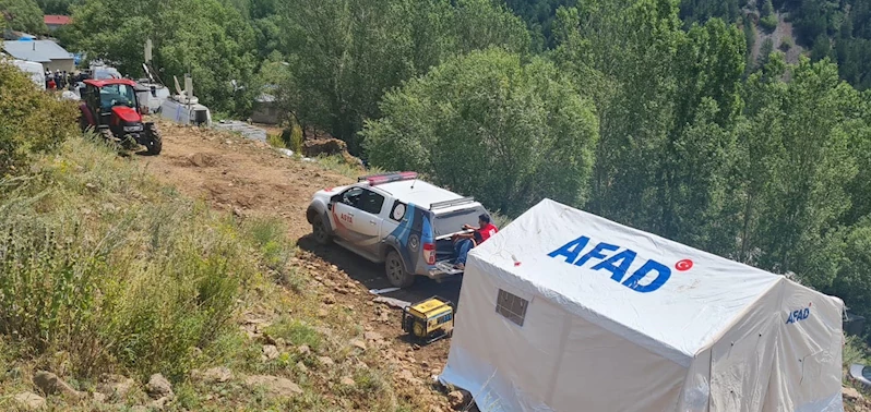 Selde otomobil ve traktörler sürüklendi, 16 ev ve ahır kullanılamaz hale geldi (2)