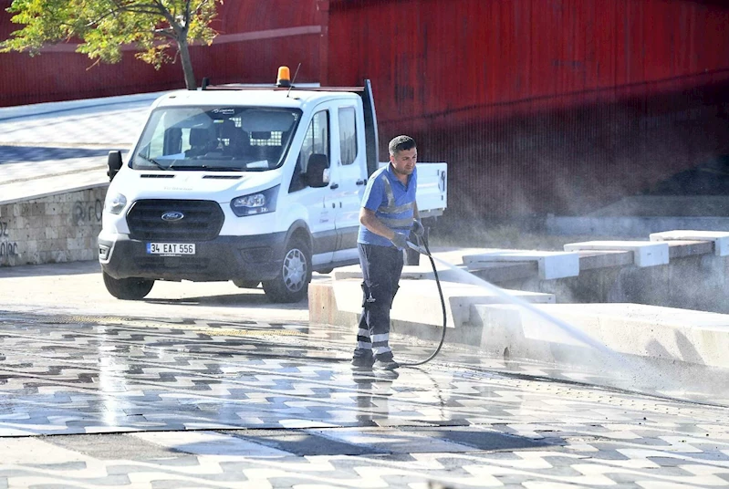 İzmir sokaklarında temizlik seferberliği