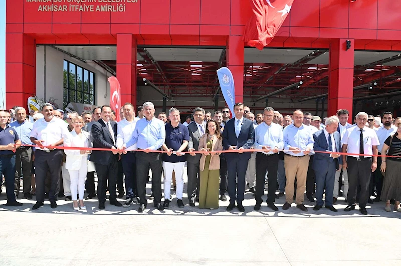 Akhisar İtfaiye Amirliği hizmete açıldı; ekipler ilk yangına hareket etti