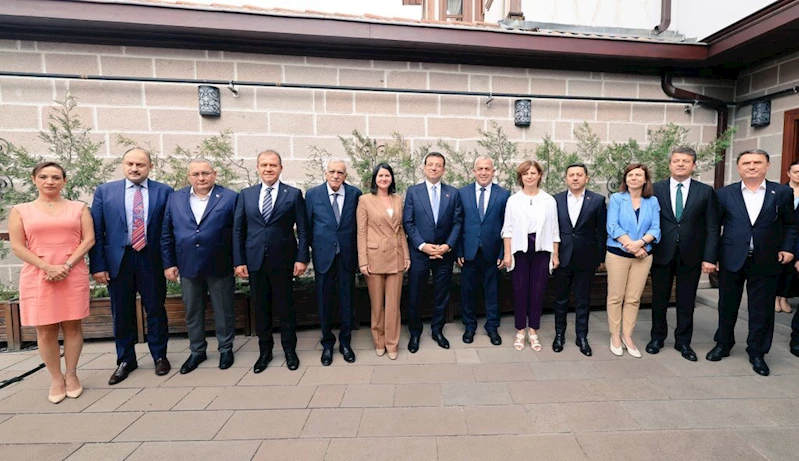 İmamoğlu: Hayvanları koruma kanunu, toplumsal sorunların büyümesine neden olacak niteliktedir