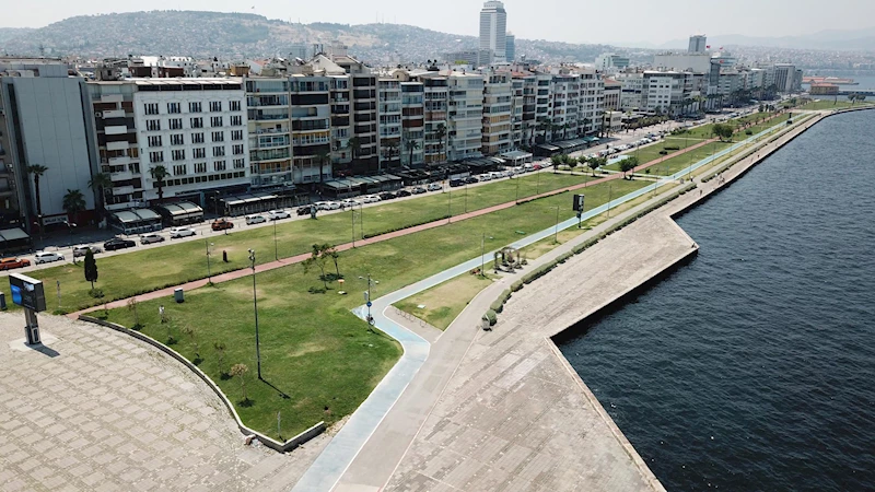 İzmir sıcaktan kavruluyor; cadde ve sokaklar boş kaldı