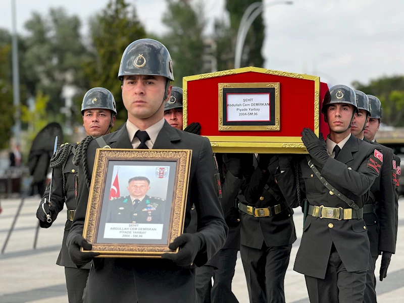 Şehit yarbay, son yolculuğuna uğurlandı