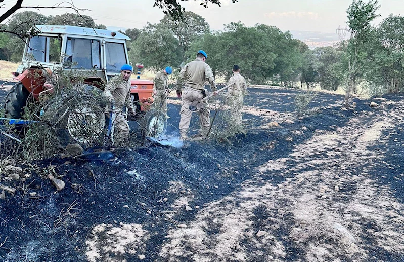 Uşak’ta iki ayrı yerde orman yangını: 11 ev tahliye edildi