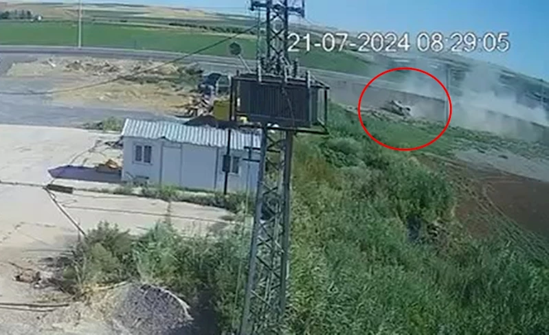 Otomobil, 3 metre yüksekten düştü: 1