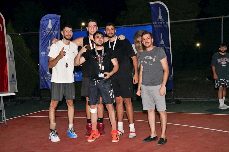 İzmirli gençler sokak basketbolunda buluştu