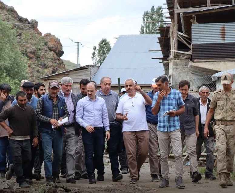 Oltu Belediye Başkanı ve Kaymakam Çatak Mahallesi