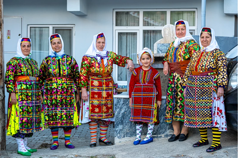 Tokatlı kadınlar geleneksel kıyafetlerini sonraki nesillere aktarıyor