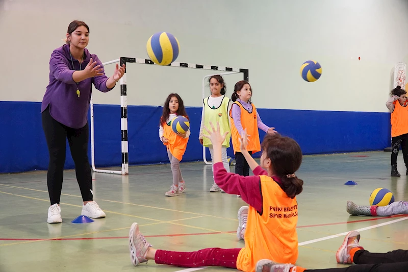 Finikelilerden belediye kurslarına büyük ilgi