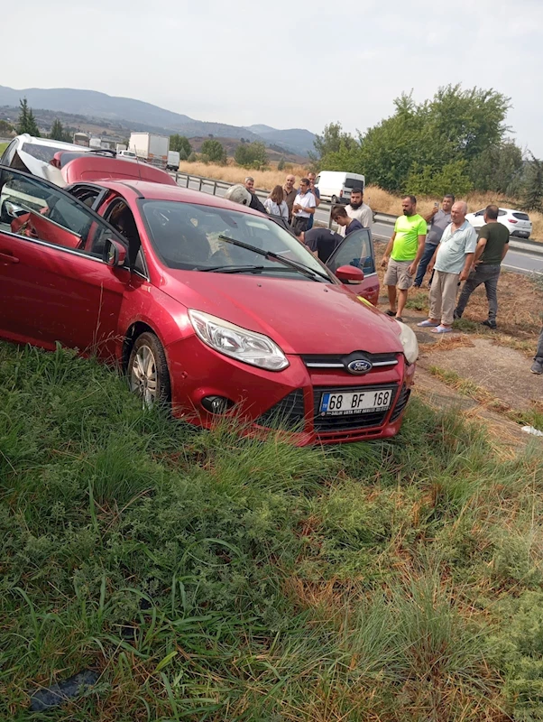 Otoyolda trafik kazası: 1 ölü, 5 yaralı