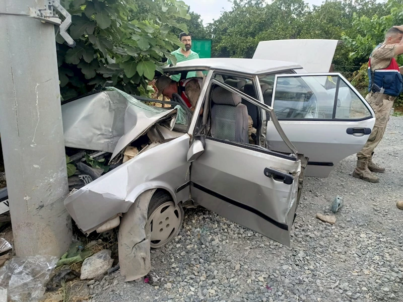 Elektrik direğine çarpan otomobilin sürücüsü hayatını kaybetti