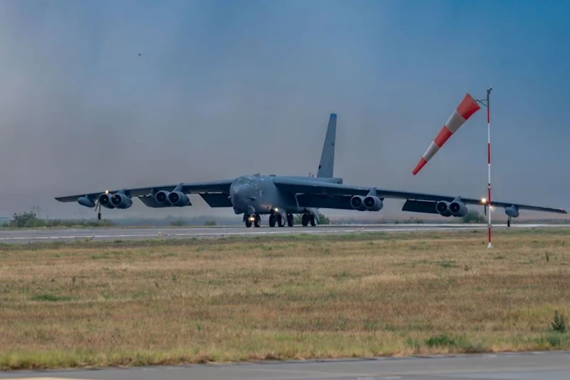 ABD’ye ait bombardıman uçağı, 32 saatlik uçuş yaptı