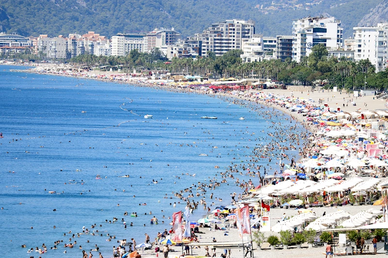 Sıcaktan bunalanlar, Konyaaltı Sahili