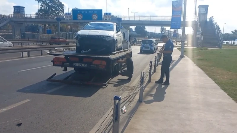 İstanbul - Kumkapı sahil yolunda bariyerlere çarpan araç takla attı: 2 yaralı