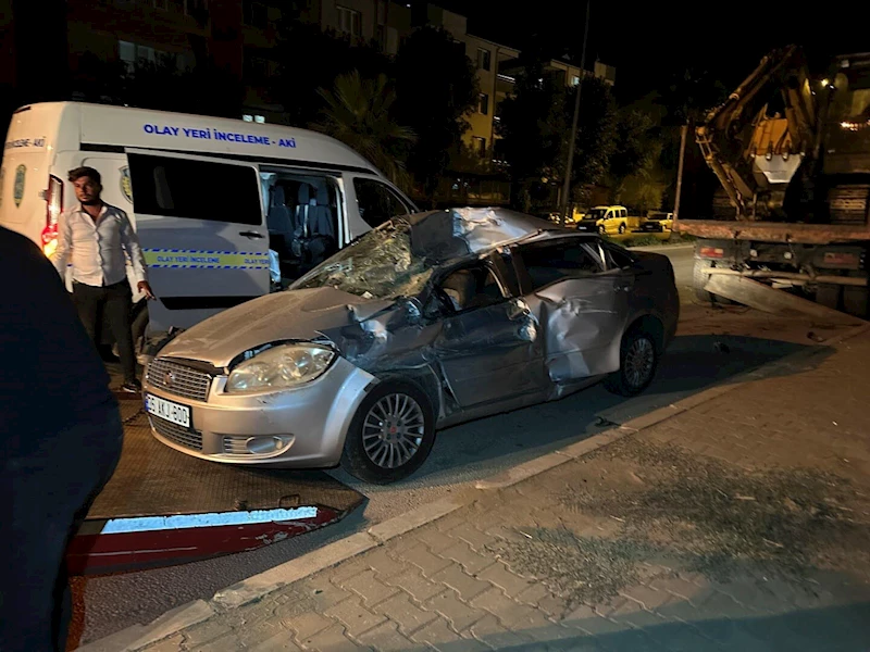 İzmir’de virajlı yolda savrulan otomobil, park halindeki kamyona çarptı: 4 yaralı