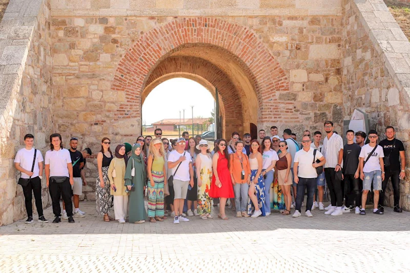 Edirne’ye gelen Kuzey Makedonyalı kursiyerler, tarihi ve kültürel mekanlarını gezdi