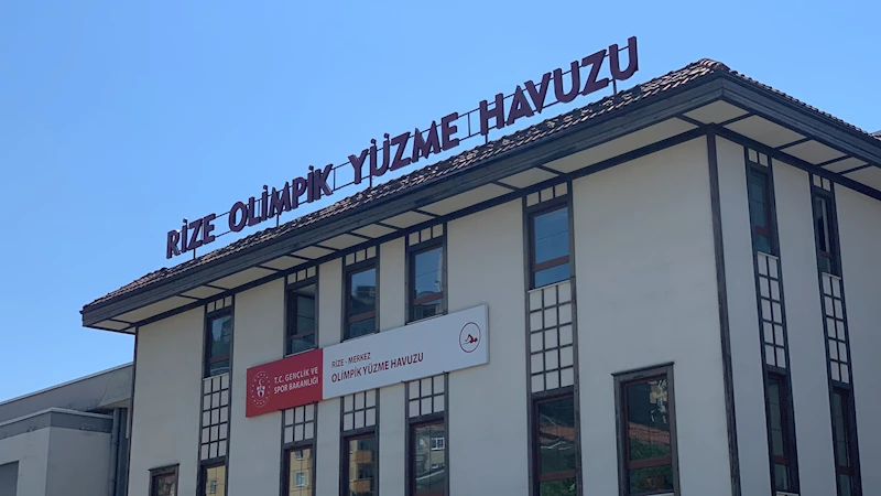 Yüzme havuzunda rahatsızlanan 3 çocuk hastaneye kaldırıldı