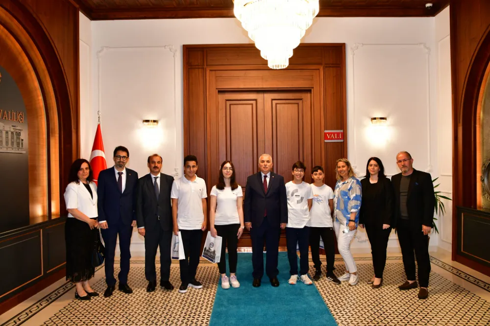 Trabzon Valisi Aziz Yıldırım, 2024 LGS Türkiye Birincilerini Makamında Ağırladı