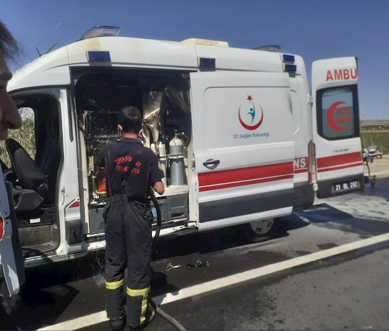 Hareket halindeki ambulansın arka kabininde çıkan yangın söndürüldü