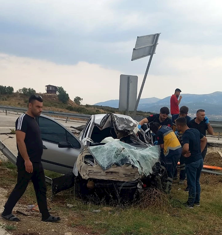 ISPARTA İlçe gençlik ve spor müdür vekili ile yurt çalışanının öldüğü kaza kamerada (VİDEO EKLENDİ)