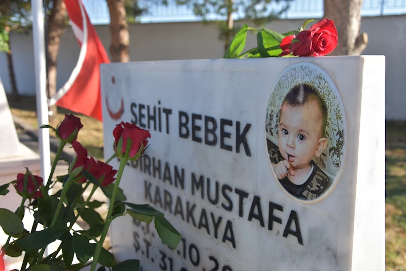 Şehit Bedirhan bebek ve annesi, kabirleri başında anıldı