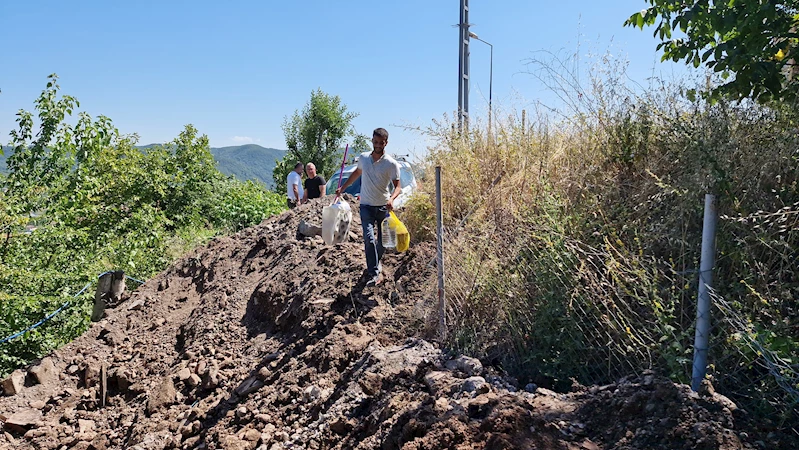 Arsasından geçen yolu mahkeme kararıyla ulaşıma kapattı