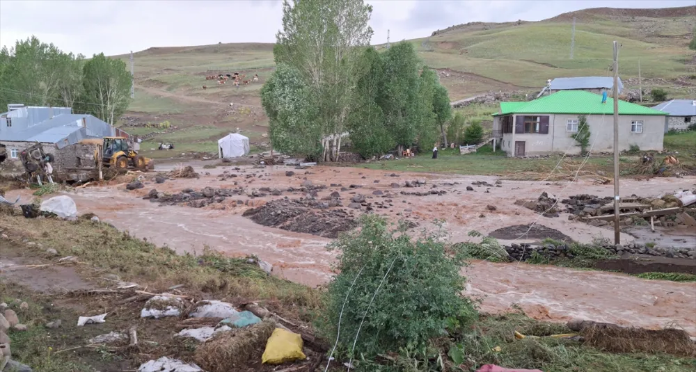 Erzurum’da tarım arazileri ve evlerin zarar gördüğü selde 4 kişi yaralandı