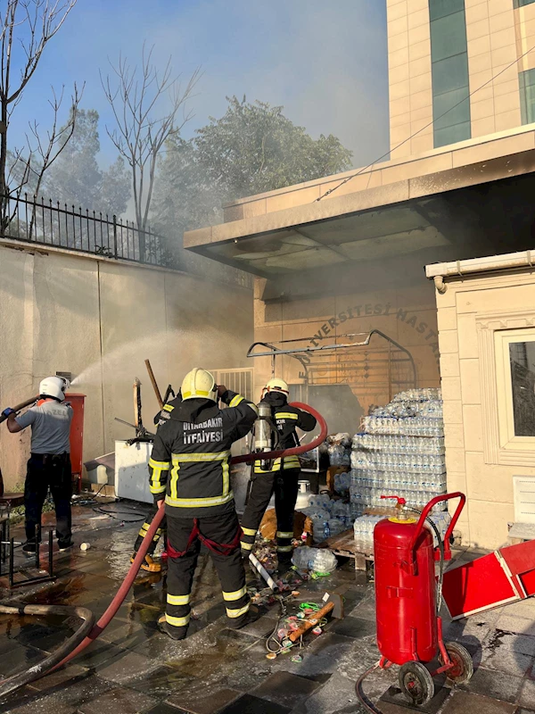 Diyarbakır’da hastanenin acil polikliniği girişindeki kantinde yangın