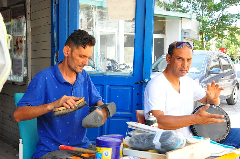 Tamire gelen müşteriye özel darbuka resitali