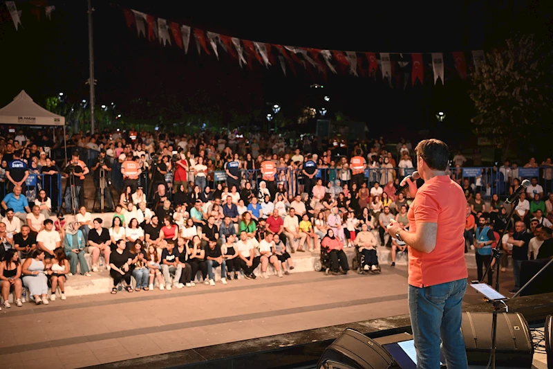 Şarkıcı Mehmet Erdem, Bahçelievler’de sahne aldı