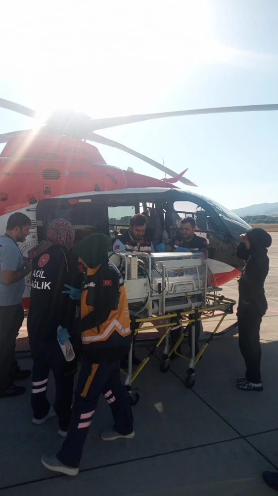 Ambulans helikopter yenidoğan  bebek için havalandı