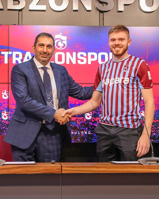  Trabzonspor’da yeni transfer Batagov için imza töreni düzenlendi