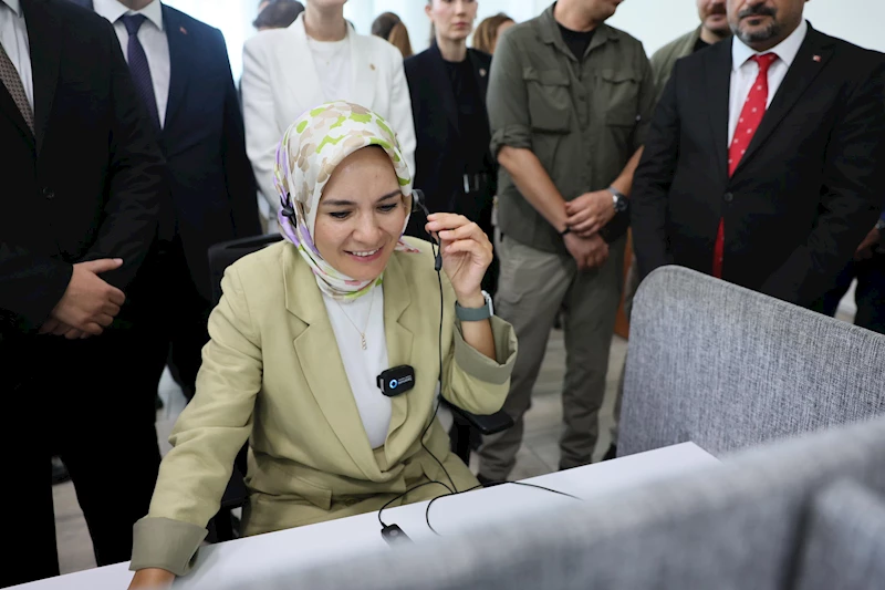 Bakan Göktaş, çağrı merkezinde telefon cevapladı