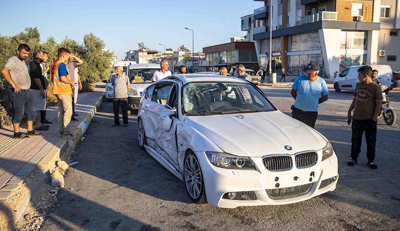 Midibüs, kamyonet, otomobil ve motorun karıştığı kazada 4 yaralı