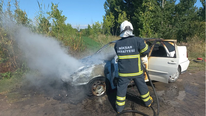 Tokat’ta otomobilde çıkan yangında hasar oluştu