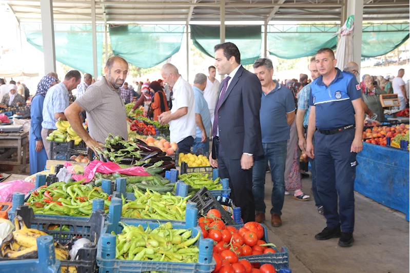 Taşova Kaymakamı Demirel halk pazarını ziyaret etti