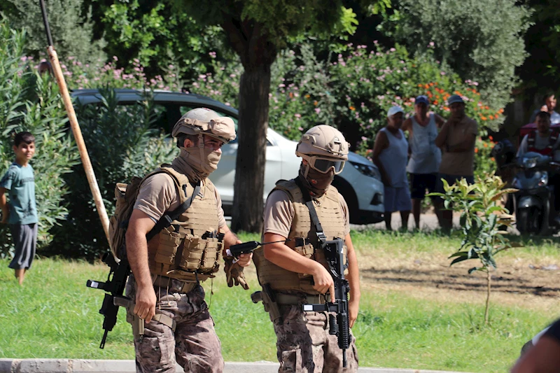 Kız arkadaşını evinde bulamayınca polise direndi, tabanca ile kendisini vurdu