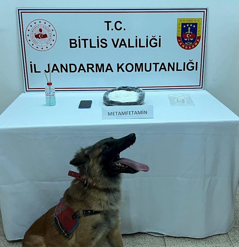 Otomobilde 1 kilo 150 gram metamfetamin ile yakalanan 2 şüpheli tutuklandı 